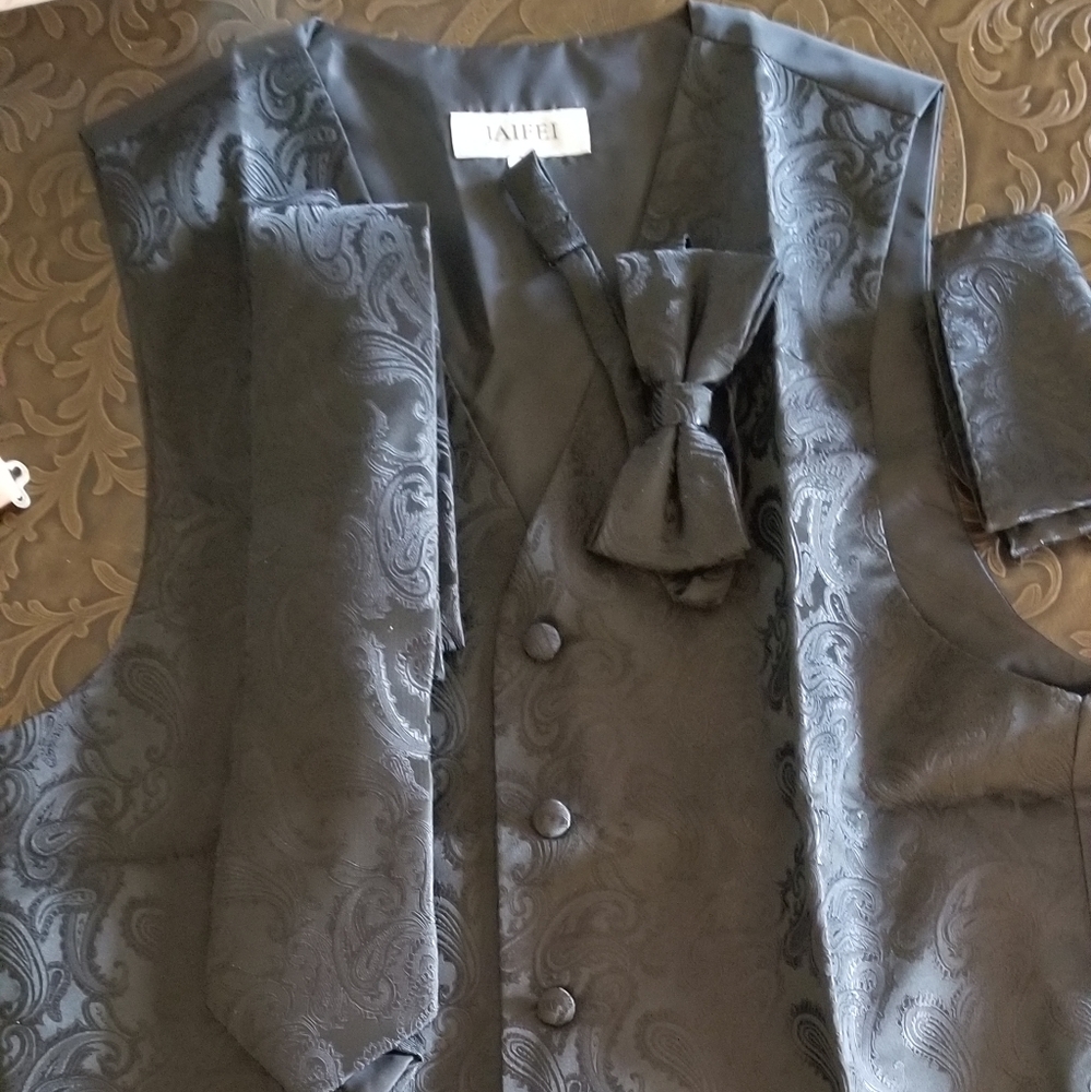 Mens vest/tie/bowtie/handkerchief